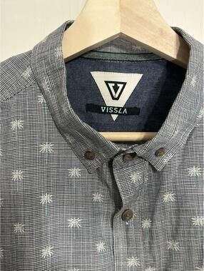 Vissla Shirt Mens Medium  Gray Short Sleeve Button Front Dotted Surf Casual